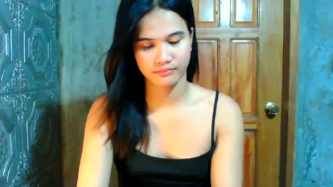 Snapshot of swettie_rhea chatting on June 28, 6:30 am Rhea online show from June 28, 6:30 am