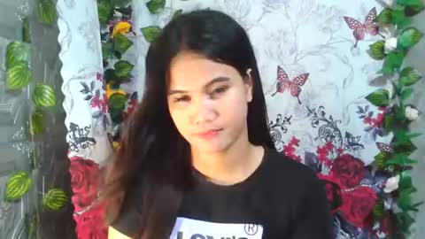 Snapshot of swettie_rhea chatting on July 15, 10:31 am Rhea online show from July 15, 10:31 am
