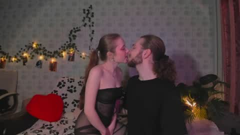 Snapshot of swiity_room_ chatting on May 7, 6:35 pm Slavik Vikulik online show from May 7, 6:35 pm