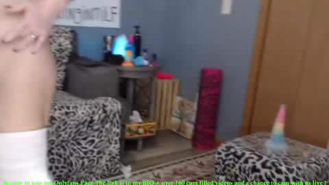 Snapshot of swinginmilf chatting on December 2, 1:17 pm Nikki aka swinginmilf on ofs online show from December 2, 1:17 pm