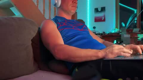 Snapshot of swissfit84 chatting on July 19, 10:57 pm swissfit84 online show from July 19, 10:57 pm