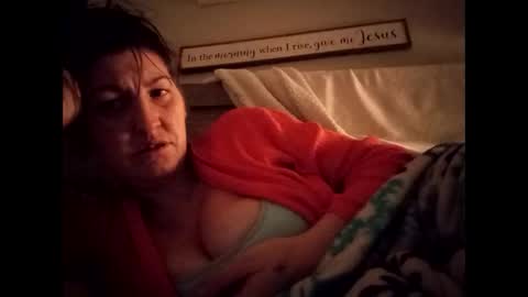 Snapshot of swollenclitneedsdad chatting on December 17, 3:01 am swollenclitneedsdad online show from December 17, 3:01 am