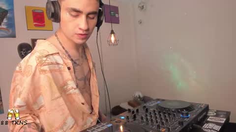 Snapshot of syd_onnfire chatting on February 10, 7:07 pm Syd online show from February 10, 7:07 pm