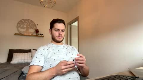 syl092 online show from April 18, 12:53 pm