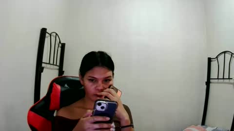 sylviafoxxx online show from May 19, 5:14 am