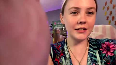 Jennah online show from March 4, 8:04 pm