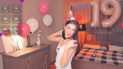 Snapshot of synne_glows chatting on October 17, 7:11 am Eva online show from October 17, 7:11 am