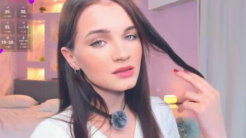 Snapshot of synne_glows chatting on November 18, 7:07 pm Eva online show from November 18, 7:07 pm