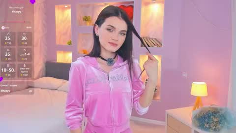 Snapshot of synne_glows chatting on November 26, 7:04 pm Eva online show from November 26, 7:04 pm