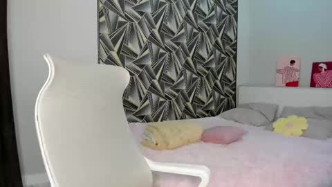 Mila online show from December 4, 1:48 am