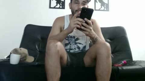 Snapshot of syylar_ chatting on December 17, 10:54 am syylar_ online show from December 17, 10:54 am