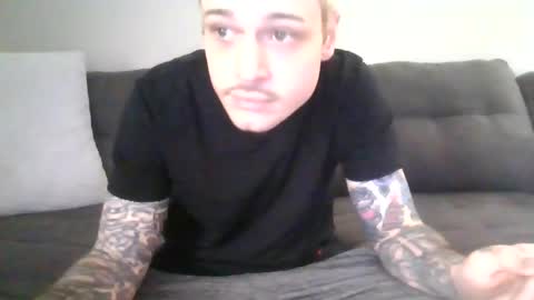 Snapshot of t0914 chatting on March 19, 2:32 pm t0914 online show from March 19, 2:32 pm