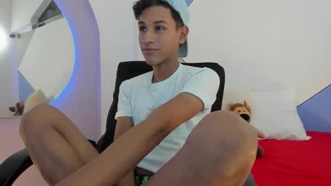 Snapshot of tachi00 chatting on February 25, 9:13 pm Tashi00 online show from February 25, 9:13 pm