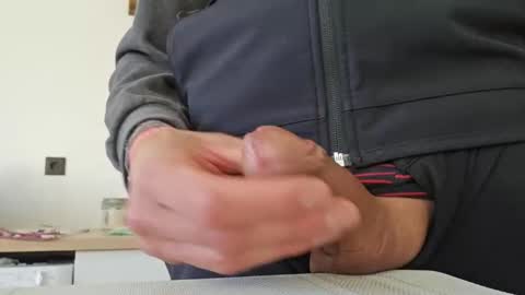 Snapshot of taconatatox chatting on December 10, 1:44 pm taconatatox online show from December 10, 1:44 pm