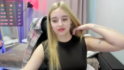 Snapshot of taisia_hot chatting on April 19, 7:51 am Taisia online show from April 19, 7:51 am