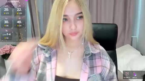 Snapshot of taisia_hot chatting on May 12, 8:11 am Taisia online show from May 12, 8:11 am