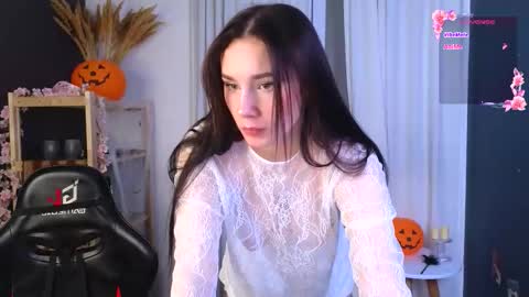 Snapshot of taissa_farmiga chatting on November 3, 3:13 pm Lizzy online show from November 3, 3:13 pm