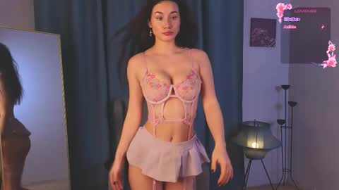 Snapshot of taissa_farmiga chatting on November 11, 4:40 pm Lizzy online show from November 11, 4:40 pm