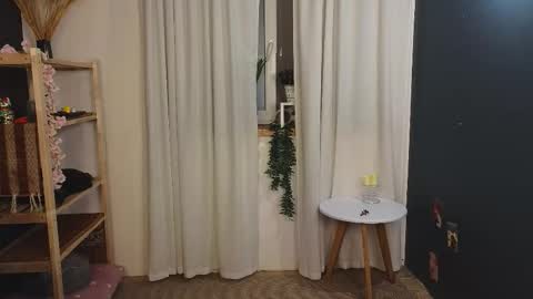 Snapshot of taissa_farmiga chatting on November 20, 5:12 pm Lizzy online show from November 20, 5:12 pm