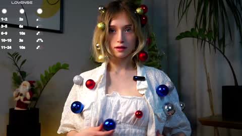 Mia online show from December 13, 7:15 am