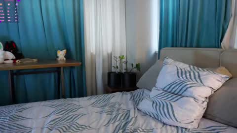 Molly online show from April 6, 3:04 am