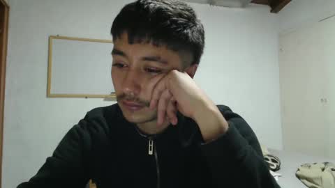 Snapshot of talhi_ chatting on January 1, 9:17 am talhi_ online show from January 1, 9:17 am