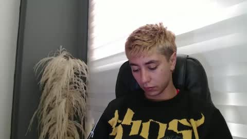 Snapshot of talhi_ chatting on February 7, 6:45 pm talhi_ online show from February 7, 6:45 pm