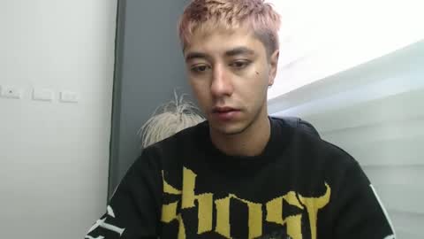 Snapshot of talhi_ chatting on February 9, 1:46 pm talhi_ online show from February 9, 1:46 pm