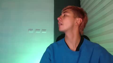 Snapshot of talhi_ chatting on February 9, 11:57 pm talhi_ online show from February 9, 11:57 pm