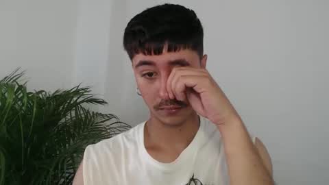 Snapshot of talhi_ chatting on October 29, 4:53 pm talhi_ online show from October 29, 4:53 pm