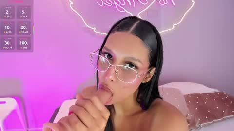talianahernandez online show from July 15, 4:45 pm