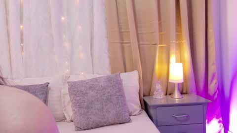 tali  online show from April 13, 6:24 pm