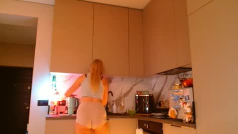  Kira  online show from February 5, 6:40 am