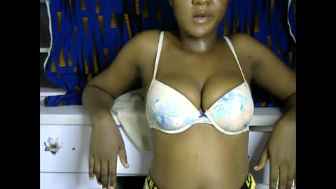 Snapshot of tall_choco chatting on March 25, 7:20 pm tall_choco online show from March 25, 7:20 pm