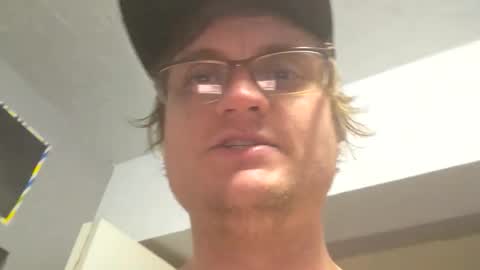 Snapshot of tallgaystud chatting on May 3, 5:46 am tallgaystud online show from May 3, 5:46 am