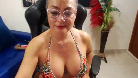 Snapshot of tamara_luaren chatting on September 16, 3:40 am Tamara online show from September 16, 3:40 am