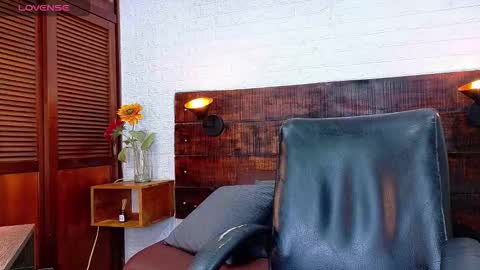    online show from November 8, 10:48 am