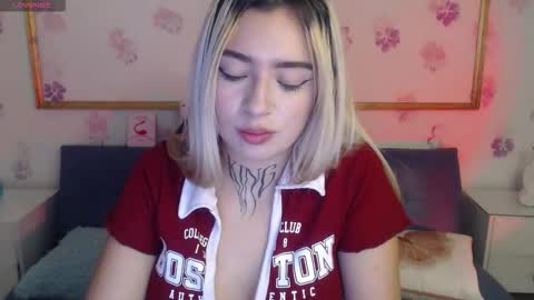 Snapshot of tamara_velezz chatting on February 9, 8:57 pm Tamara online show from February 9, 8:57 pm
