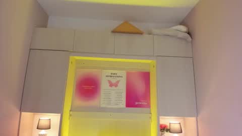 Tami online show from December 19, 7:43 pm