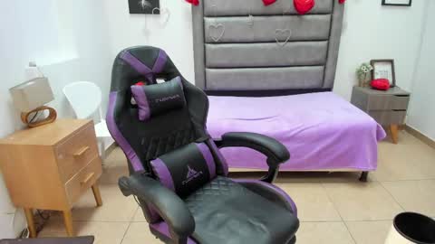 Tania  online show from April 8, 2:28 pm