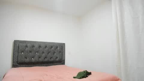 taniabonnet  online show from December 18, 11:22 pm