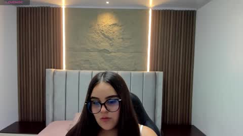 Snapshot of taniaconnor chatting on February 17, 3:36 am TANIA online show from February 17, 3:36 am