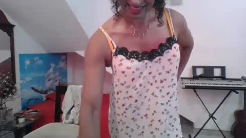 Snapshot of tanialopaz chatting on February 22, 3:34 am TaniaBitch online show from February 22, 3:34 am