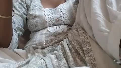 taniya_roy4628 online show from April 7, 2:34 am