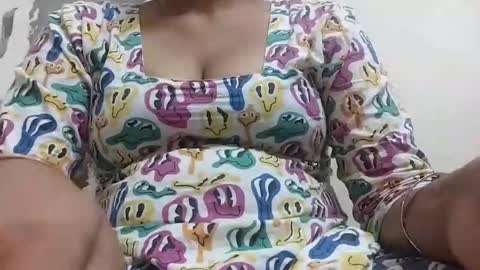 taniya_roy4628 online show from April 12, 3:50 pm