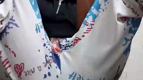 taniya_roy4628 online show from April 13, 11:48 am