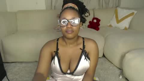 Snapshot of tannia004 chatting on July 28, 10:42 pm tania online show from July 28, 10:42 pm