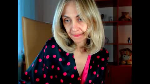 Snapshot of tanya6547 chatting on October 18, 11:00 am tanya online show from October 18, 11:00 am