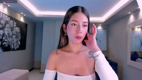 Snapshot of taralawrence chatting on January 17, 3:33 am Tara Lawrence online show from January 17, 3:33 am