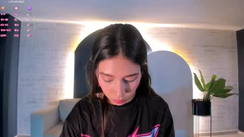 Snapshot of taralawrence chatting on February 7, 4:38 am Tara Lawrence online show from February 7, 4:38 am